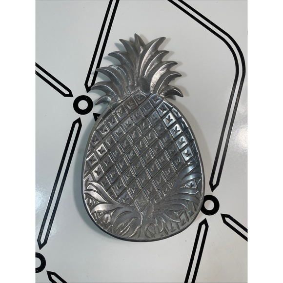 Other - Pineapple‑Shaped Metal Serving Tray Made in India 11¾″‎ x 6½″ Tropical Decor